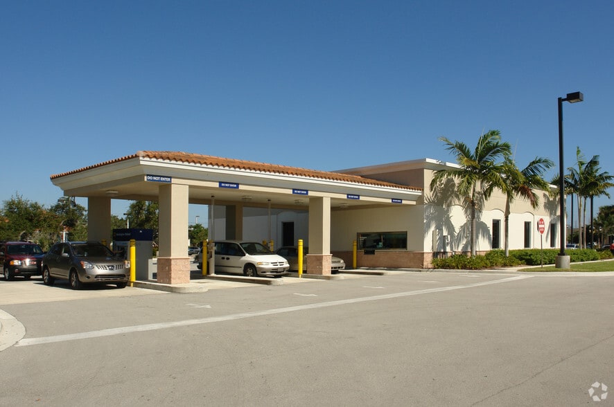 690-698 Yamato Rd, Boca Raton, FL for lease - Building Photo - Image 2 of 8
