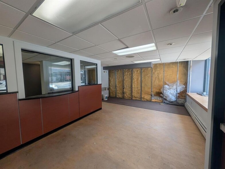 3 Tremont St, Claremont, NH for lease - Interior Photo - Image 2 of 16