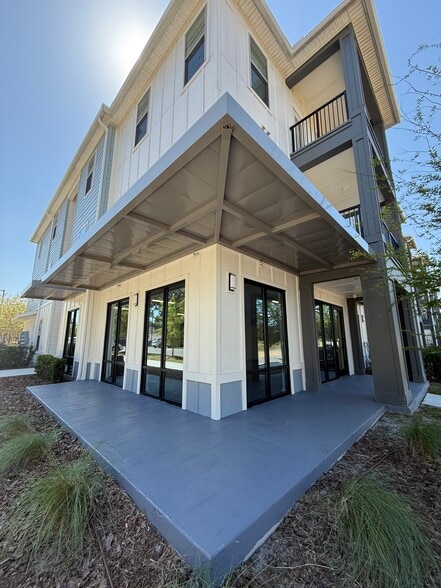 1225 Landon Preserve Cir, Brandon, FL for lease - Building Photo - Image 1 of 12