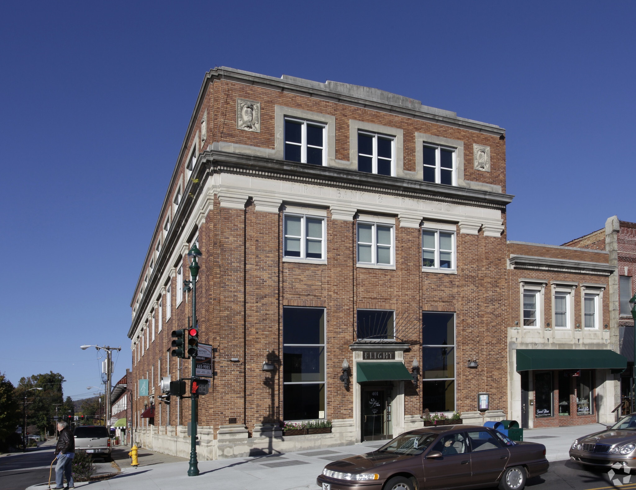 401 N Main St, Hendersonville, NC for lease Primary Photo- Image 1 of 3