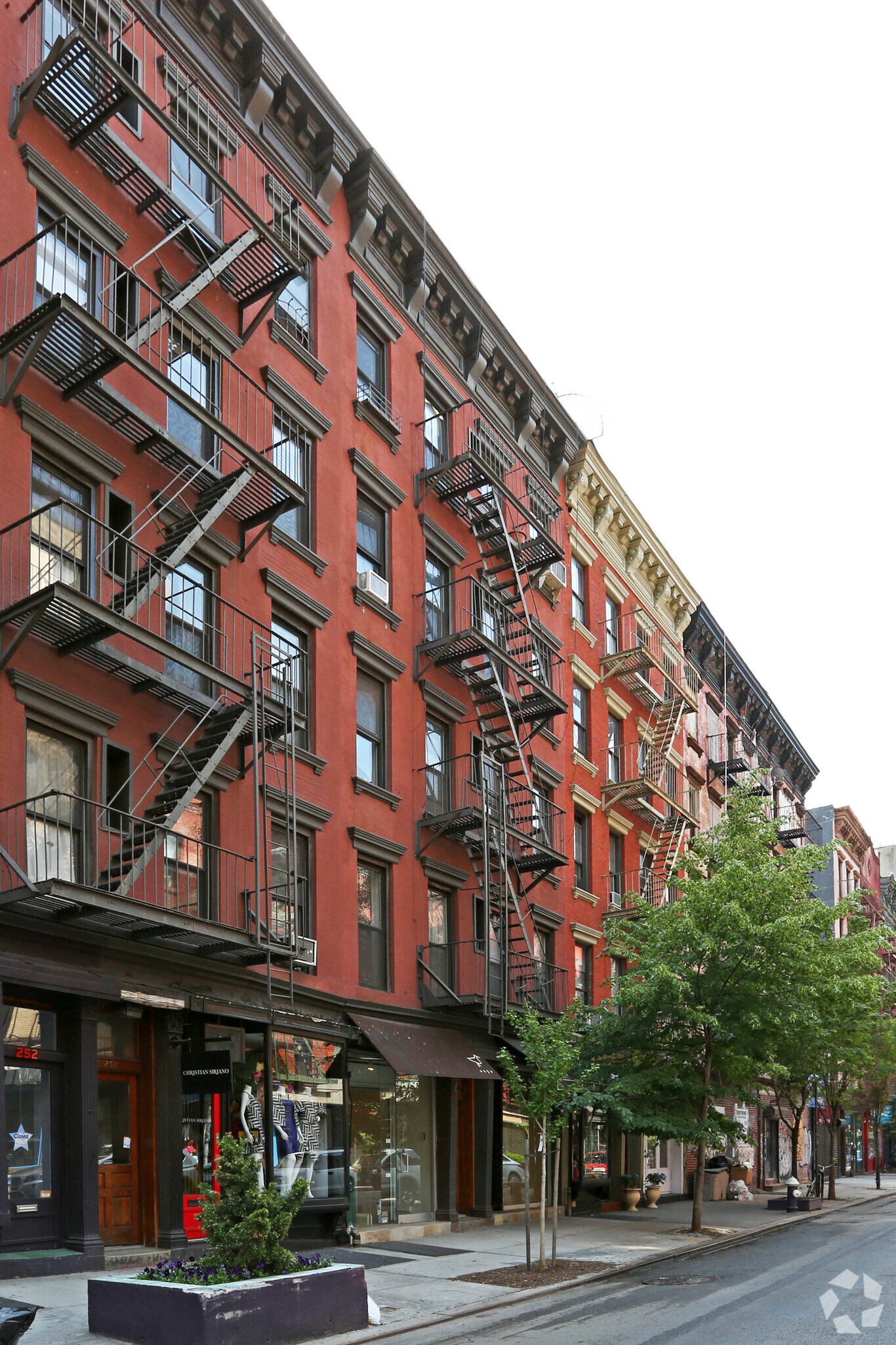 250 Elizabeth St, New York, NY for lease Primary Photo- Image 1 of 5
