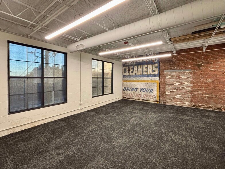 825 E Market St, Louisville, KY à louer - Photo du bâtiment - Image 3 de 12