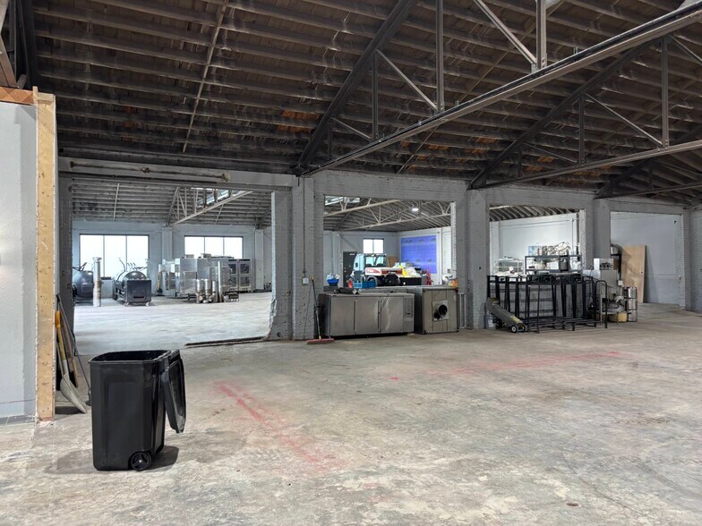 9101 N Western Ave, Oklahoma City, OK à louer - Photo du bâtiment - Image 2 de 21