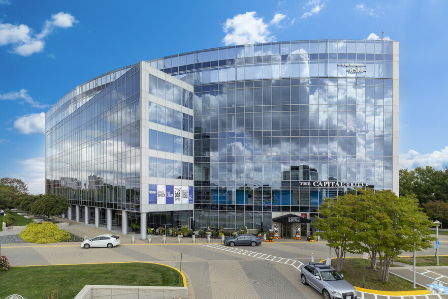 1861 International Dr, Tysons, VA for lease - Building Photo - Image 1 of 20