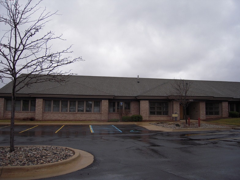 825 Centennial Way, Lansing, MI for lease - Primary Photo - Image 1 of 4