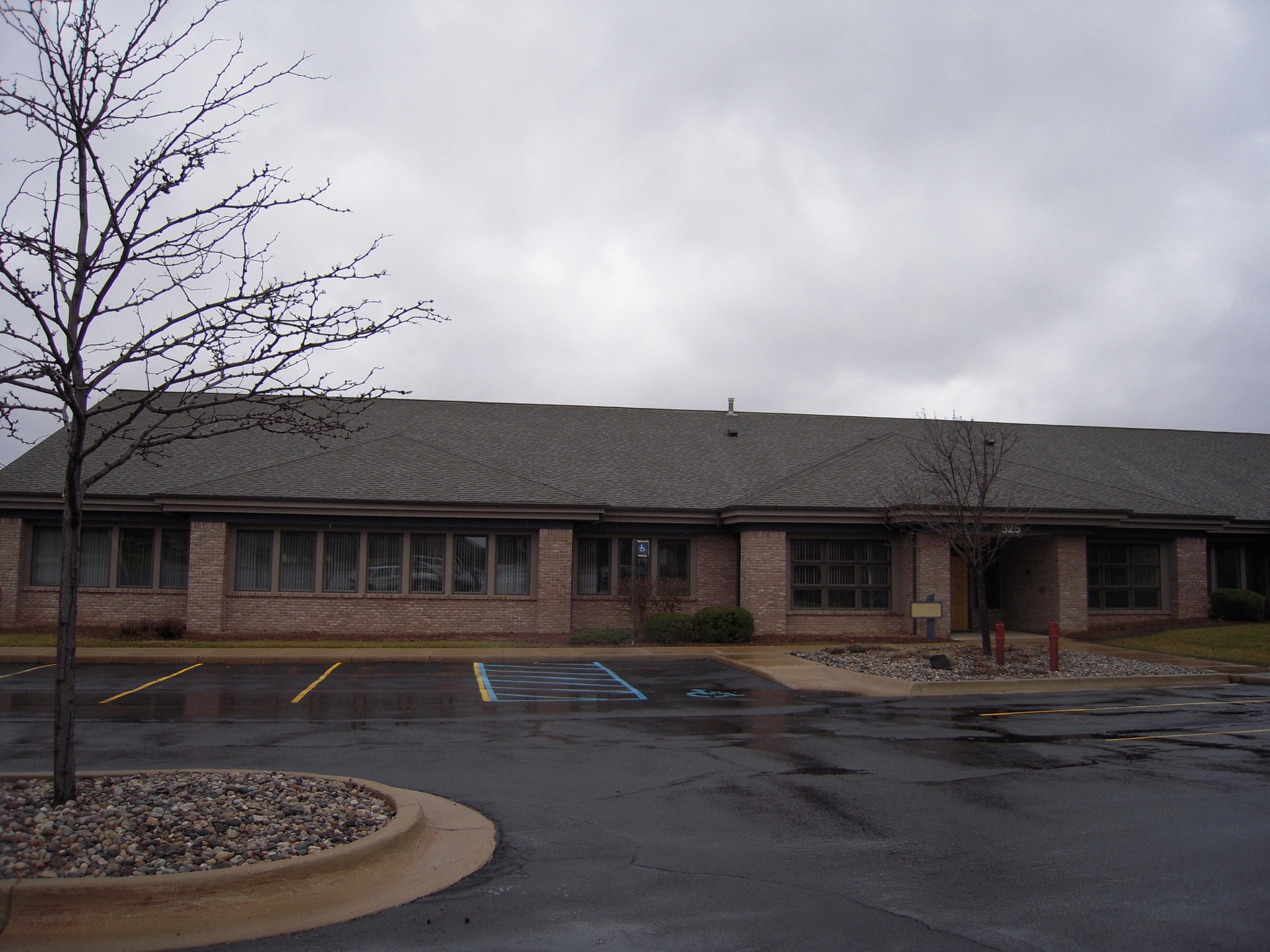 825 Centennial Way, Lansing, MI for lease Primary Photo- Image 1 of 5