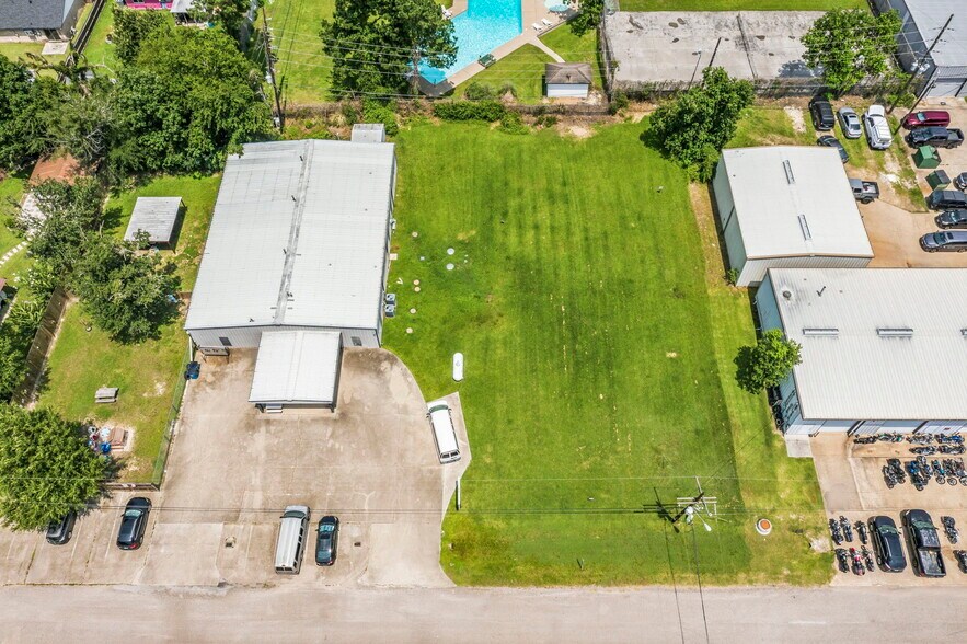 16737 Sprawling Oaks Dr, Conroe, TX for sale - Building Photo - Image 1 of 64