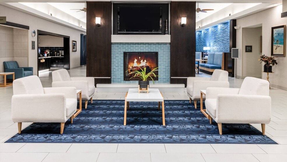 400 Center Place Dr, Rochester, NY for sale - Interior Photo - Image 2 of 31