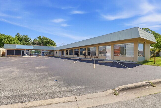 More details for 1122 Lake Dr, Cocoa, FL - Retail for Sale