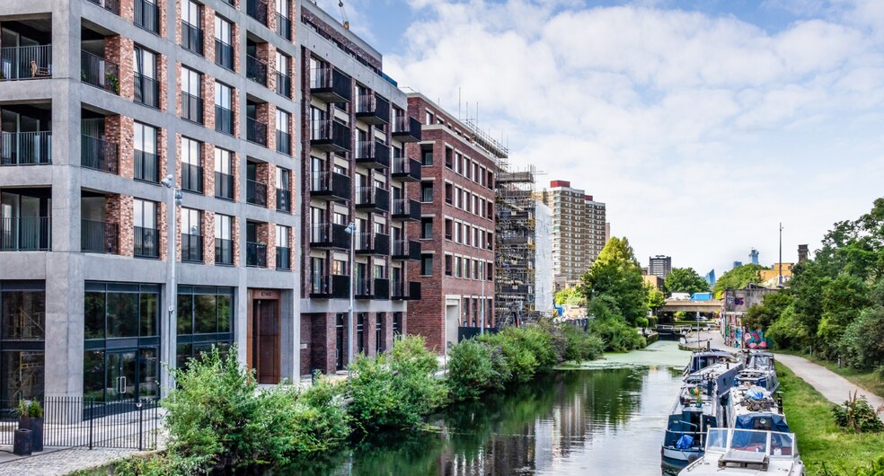 13 Rookwood Way, Londres à louer - Photo du bâtiment - Image 2 de 17