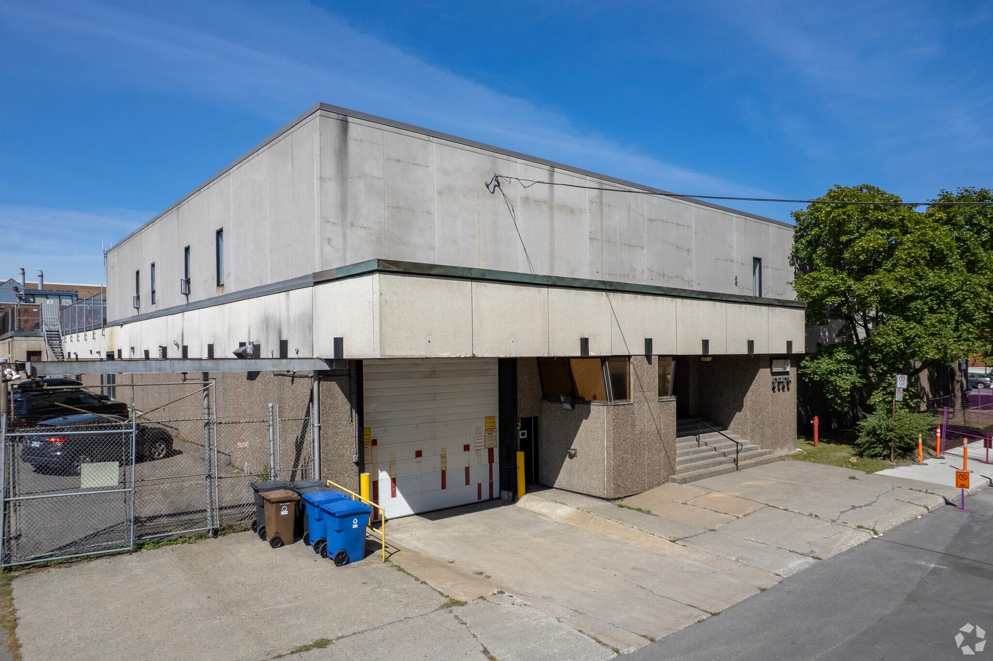 2325 Rue Dandurand, Montréal, QC for lease Primary Photo- Image 1 of 21