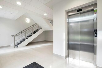 Crockfold Ln, Basingstoke for lease Interior Photo- Image 2 of 2