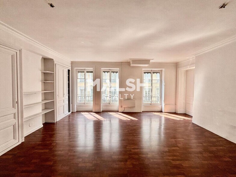 Office in Lyon for lease - Interior Photo - Image 2 of 9