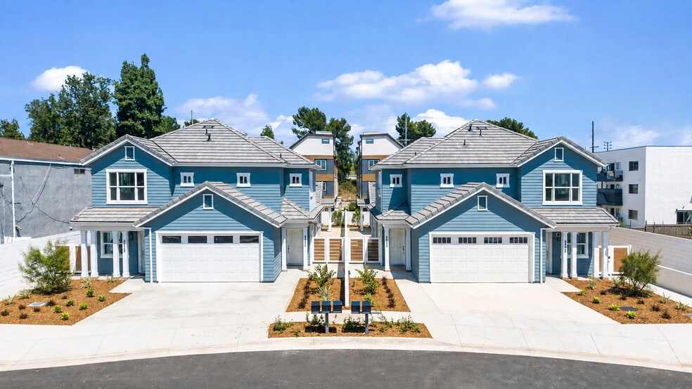 6836 Whitman Ave, Van Nuys, CA for sale - Primary Photo - Image 1 of 30