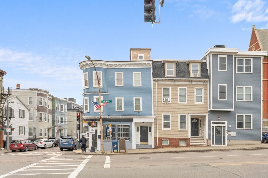 239 Dorchester St, Boston, MA à vendre - Photo du bâtiment - Image 3 de 26