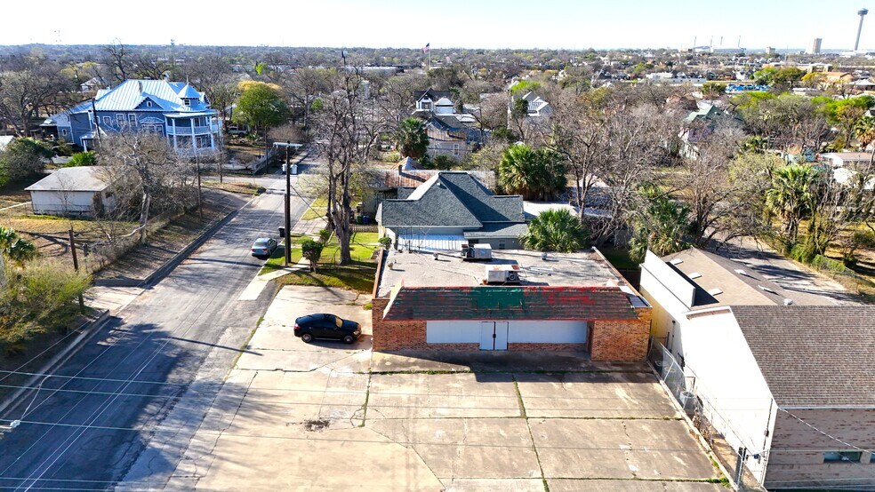 1136 E Grayson St, San Antonio, TX à vendre - Photo du bâtiment - Image 2 de 12