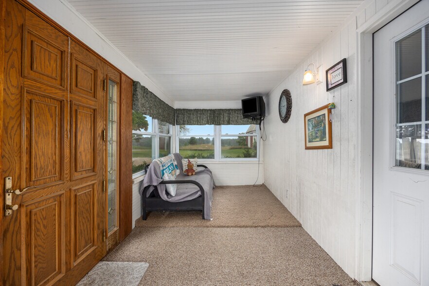 5274 N State Rd, Luther, MI à vendre - Photo du bâtiment - Image 2 de 46