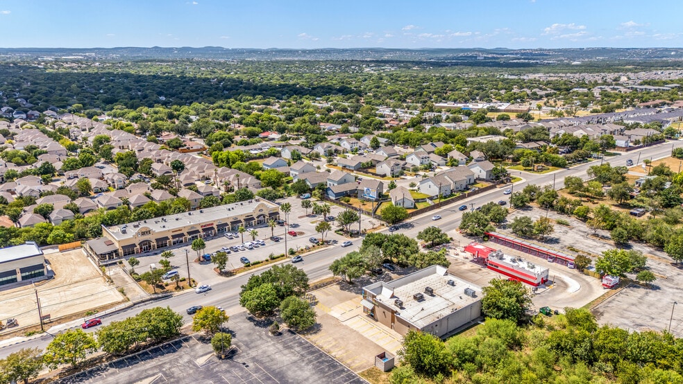 6423 Babcock Rd, San Antonio, TX à vendre - Photo du bâtiment - Image 3 de 6