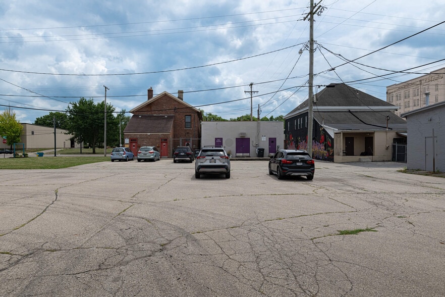 1117 E 3rd St, Dayton, OH for lease - Primary Photo - Image 1 of 23