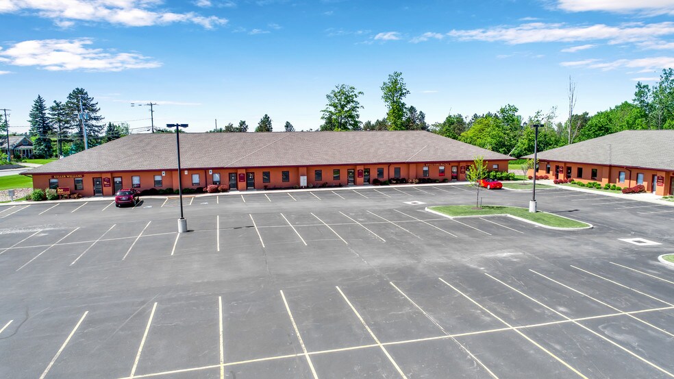 2701 Transit Rd, Elma, NY à louer - Photo du bâtiment - Image 2 de 6