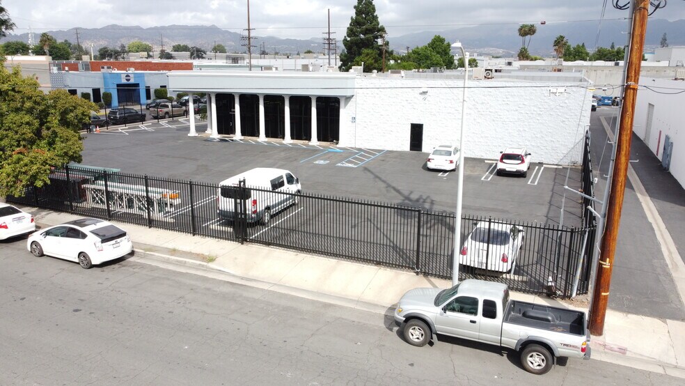 20821 Dearborn St, Chatsworth, CA à louer - Photo du bâtiment - Image 3 de 20