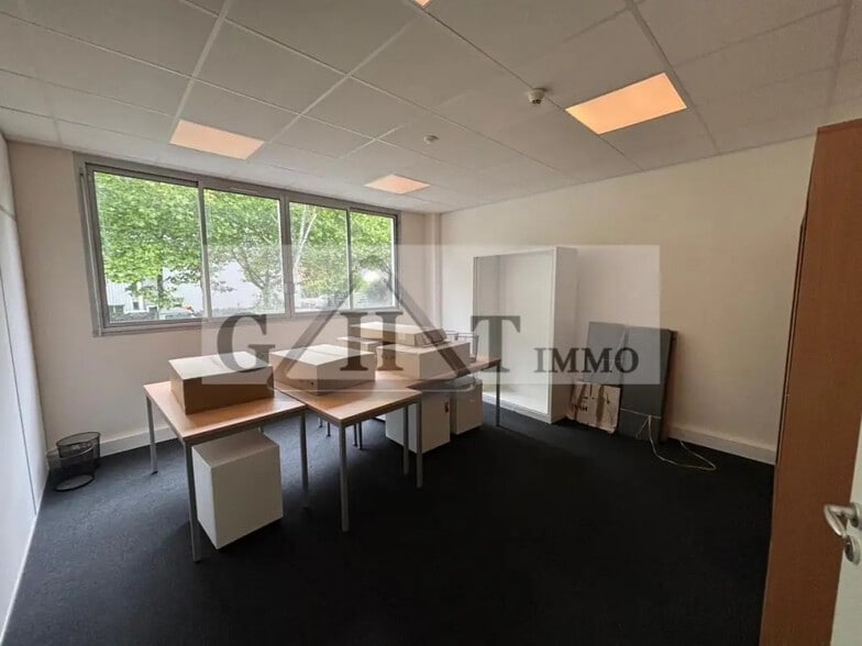 Bureau dans Buc à louer - Photo intérieure - Image 3 de 4