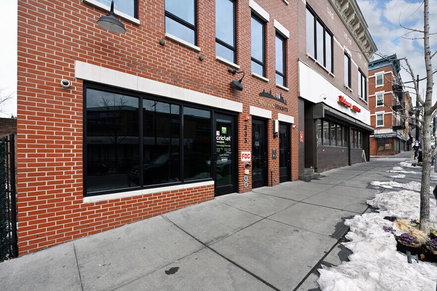 335 Central Ave, Jersey City, NJ à louer - Photo du bâtiment - Image 3 de 12