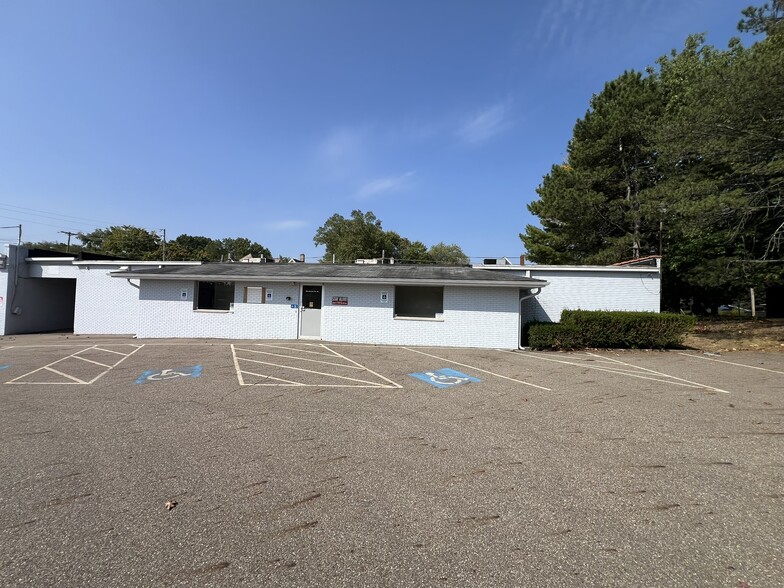 9,031 SQ.FT. OFFICE BUILDING FOR SALE portefeuille de 2 propriétés à vendre sur LoopNet.ca - Photo du bâtiment - Image 2 de 20