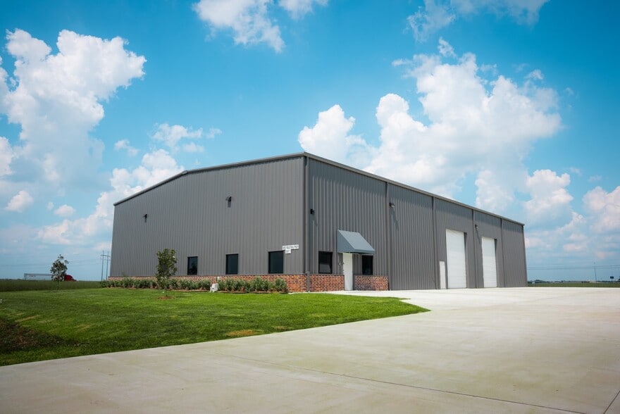 8490 Industrial Pky, Beaumont, TX for lease - Building Photo - Image 1 of 17