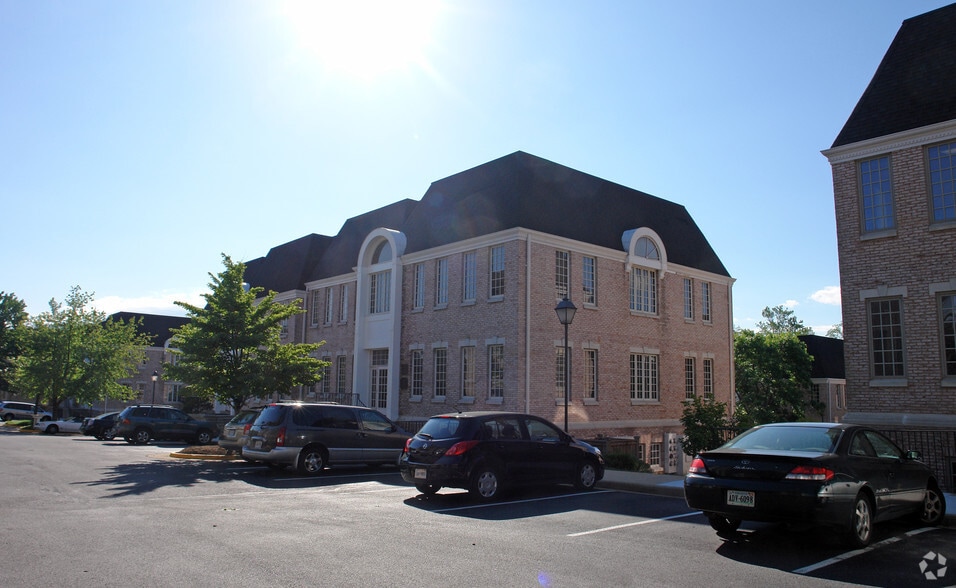 3923 Blenheim Blvd, Fairfax, VA for sale - Building Photo - Image 3 of 52