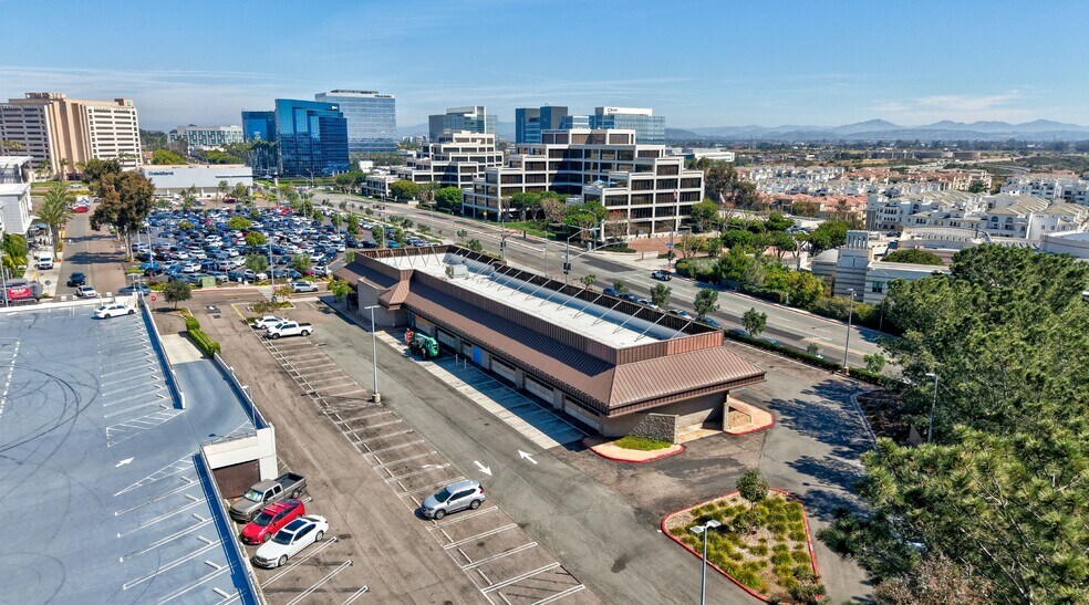 4575 La Jolla Village Dr, San Diego, CA à vendre - Photo du bâtiment - Image 1 de 7