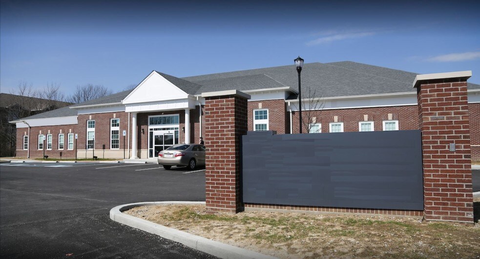 6866 W Stonegate Dr, Zionsville, IN à louer - Photo du bâtiment - Image 2 de 2