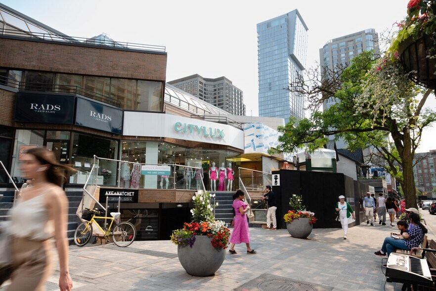 101 Yorkville Ave, Toronto, ON à louer - Photo du bâtiment - Image 3 de 3