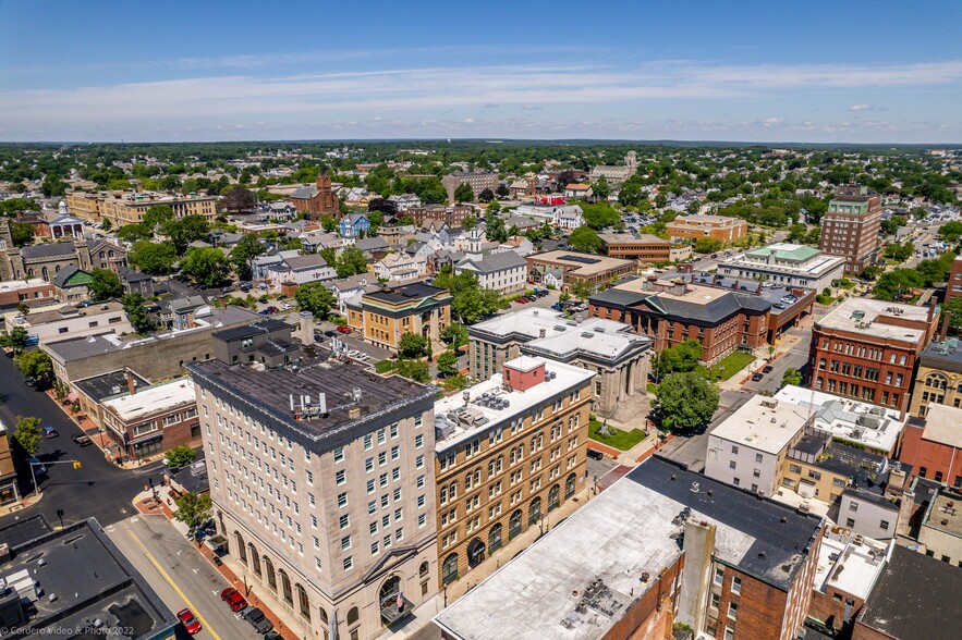 555 Pleasant St, New Bedford, MA à vendre - Photo du bâtiment - Image 2 de 56