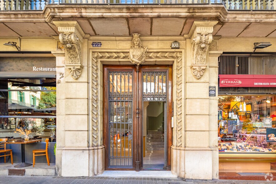 Carrer de Pau Claris, 108, Barcelone, Barcelona à louer - Photo du bâtiment - Image 3 de 5