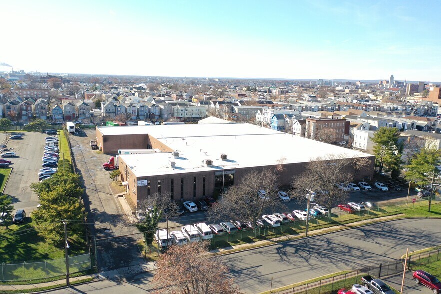 26 Papetti Plz, Elizabeth, NJ à louer - Photo du bâtiment - Image 3 de 8