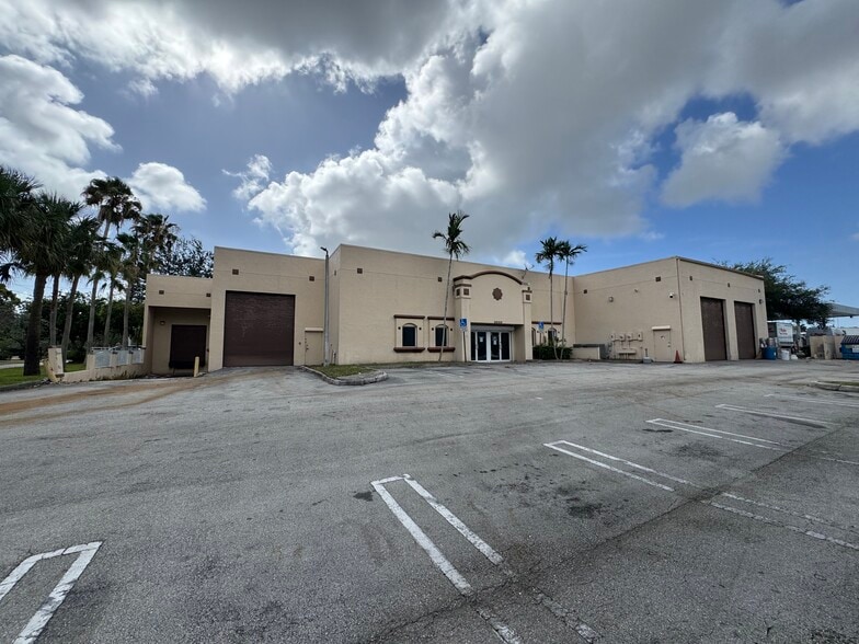 3020 SW 10th St, Pompano Beach, FL à louer - Photo du bâtiment - Image 3 de 5