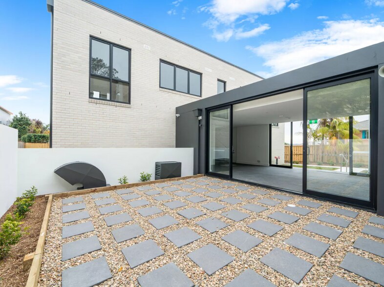 6 Gladys Ave, Frenchs Forest à vendre - Photo du bâtiment - Image 2 de 8