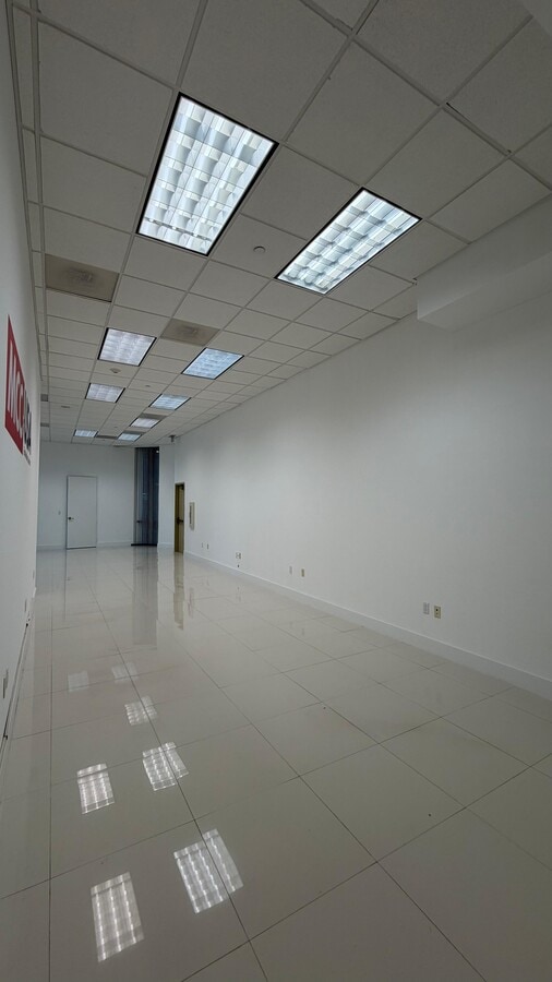 1200 Brickell Ave, Miami, FL 33131 - Unité 200 D-F -  - Photo intérieure - Image 1 of 14