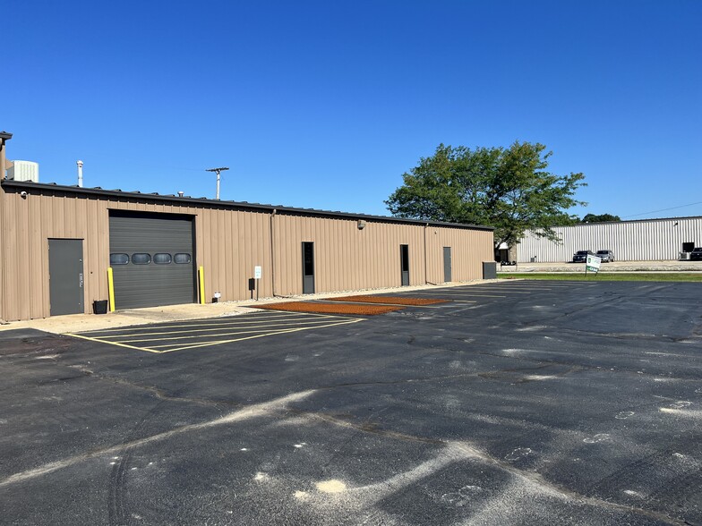 6319 Discount Dr, Fort Wayne, IN for lease - Building Photo - Image 2 of 6