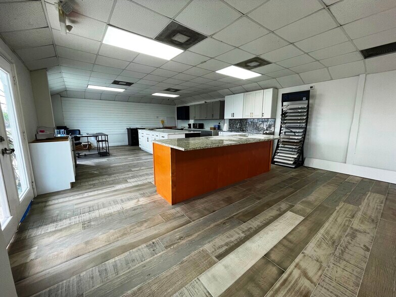 3205 Hanson St, Fort Myers, FL à louer - Photo intérieure - Image 2 de 7
