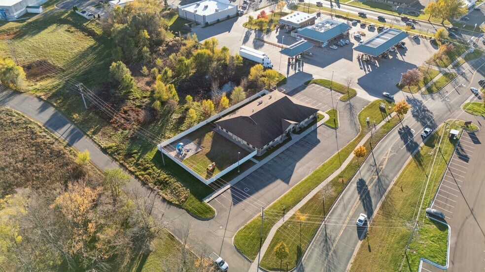 250 Quarry Rd, River Falls, WI à vendre - Photo du bâtiment - Image 3 de 14