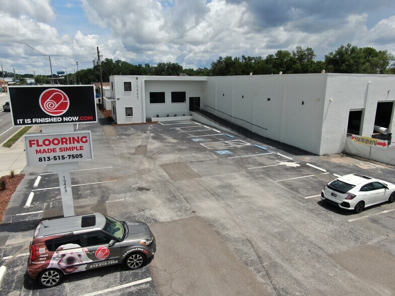 15445 N Nebraska Ave, Lutz, FL à louer - Photo du bâtiment - Image 1 de 18