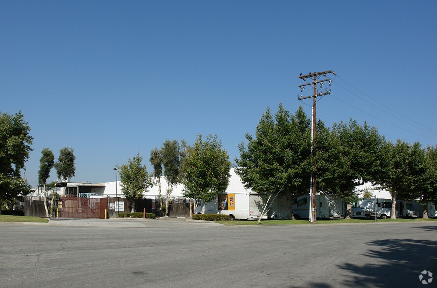 11641 Pike St, Santa Fe Springs, CA for lease - Building Photo - Image 3 of 5