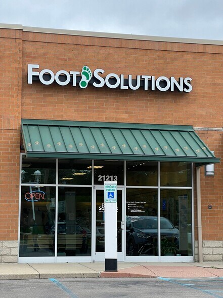 21213 Harper Ave, Saint Clair Shores, MI à louer - Photo du bâtiment - Image 2 de 14