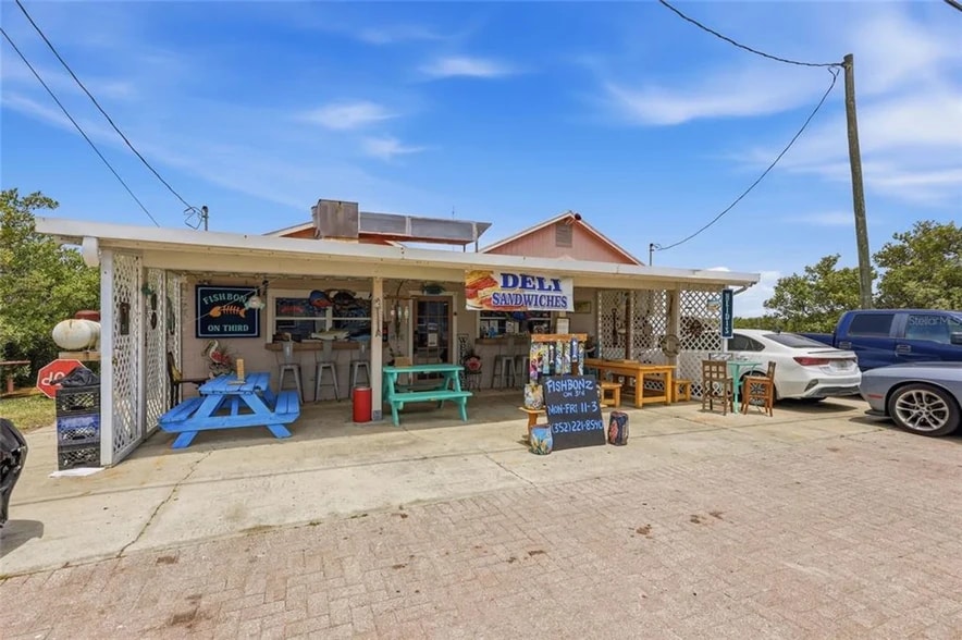 505 3rd St, Cedar Key, FL for sale - Primary Photo - Image 1 of 40