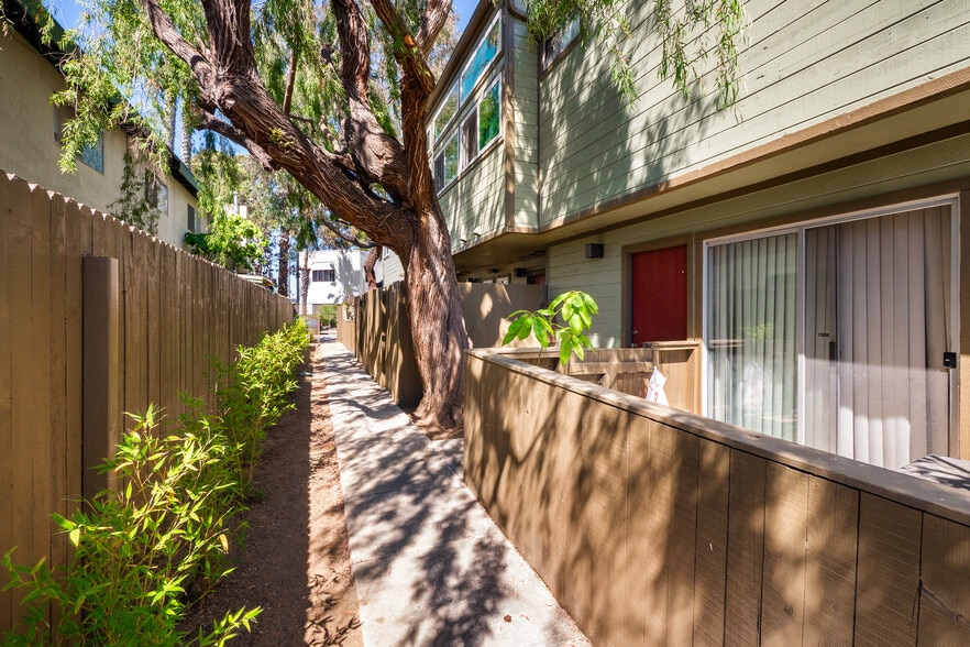 430-440 Linden Dr, Oxnard, CA for sale - Building Photo - Image 2 of 21