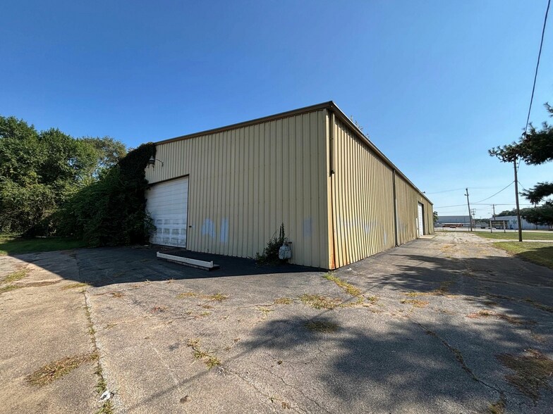 1312 Westwood Dr, Elkhart, IN à vendre - Photo du bâtiment - Image 2 de 9