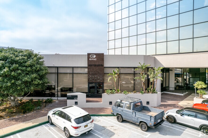 485 E 17th St, Costa Mesa, CA à louer - Photo du bâtiment - Image 2 de 7