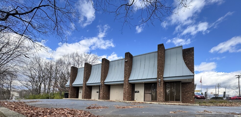 537 Huffman Mill Rd, Burlington, NC for lease - Building Photo - Image 1 of 6